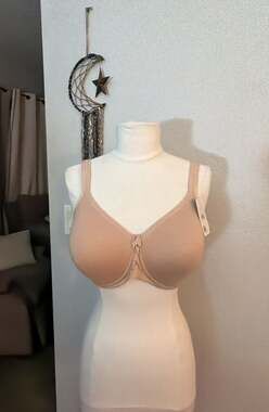 NWT Amoena 40AA Mastectomy Bra Lara SB #0674 Nude Wireless Shaped Foam Cups New